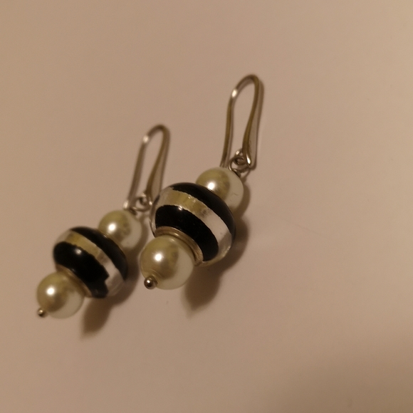 Black & Silver Glass Bead & Pearl earrings - Picture 3 of 3